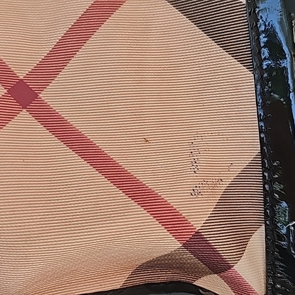 Burberry Ashmore Supernova Shoulder Bag [Authentic] - Picture 16 of 16